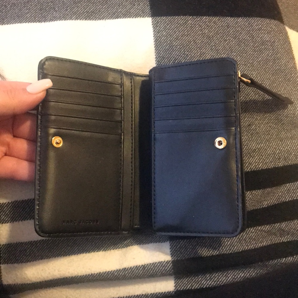 Marc Jacobs Leather Compact Wallet - Picture 2 of 5